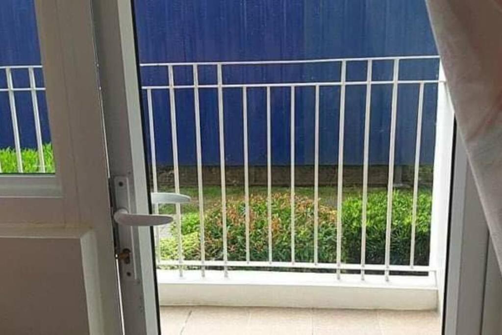 Cherolds Place Lovely 1 Bedroom Condo With Balcony Manila Ngoại thất bức ảnh