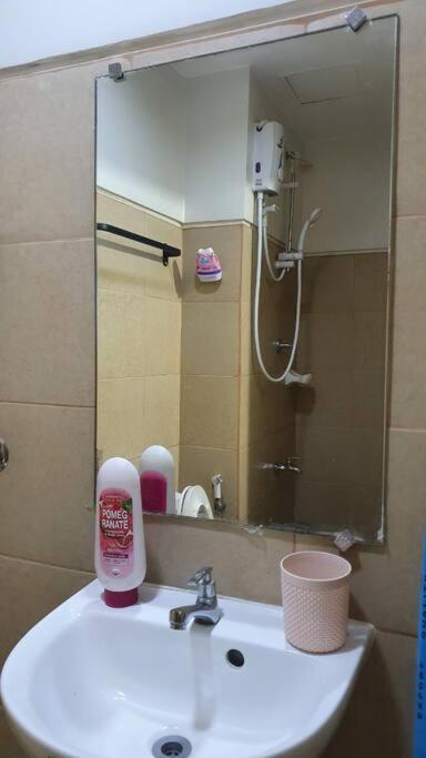 Cherolds Place Lovely 1 Bedroom Condo With Balcony Manila Ngoại thất bức ảnh